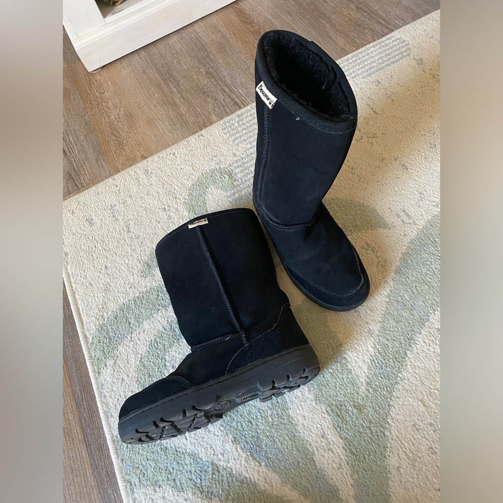 Bearpaw black sheepskin leather boots size 8